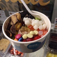 Photo taken at Story In A Cup - Premium Self Serve Frozen Yoghurt by Mei Li K. on 1/8/2014