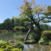 Photo taken at Kenrokuen Garden by Yuriko E. on 7/15/2018
