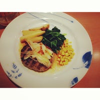 Photo taken at Denny&amp;#39;s デニーズ 尾山台店 by kittybells on 6/30/2013