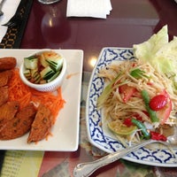 7/19/2013에 Cathy N.님이 Kinaly Thai Restaurant에서 찍은 사진