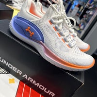 Photo taken at Under Armour by Bo 6rooq 🫰🏼 ♈. on 1/29/2023