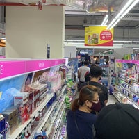 Photo taken at NTUC FairPrice by Chen Shang O. on 4/13/2020
