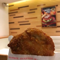 Photo taken at MOS Burger by Chen Shang O. on 11/10/2017