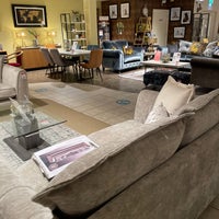 12/18/2021 tarihinde Ken W.ziyaretçi tarafından Roomes Furniture &amp;amp; Interiors'de çekilen fotoğraf