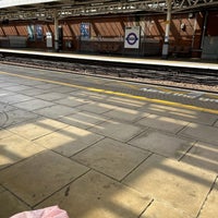 Photo taken at Platform 4 (W&amp;#39;bound Elizabeth Line) by Ken W. on 8/19/2023