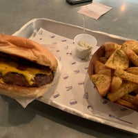 Photo taken at Luz, Câmera, Burger! by Raquel M. on 7/7/2019