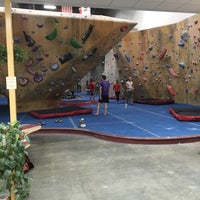 Photo taken at Boulderdash Indoor Climbing Gym by Beth E. on 9/14/2016