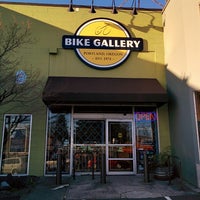 Das Foto wurde bei Bike Gallery - Hollywood von Weston R. am 3/12/2014 aufgenommen