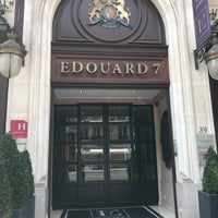 Photo taken at Hôtel Edouard 7 by Yasser A. on 8/19/2018