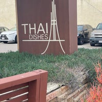รูปภาพถ่ายที่ Thai Dishes โดย Rose P. เมื่อ 1/19/2024