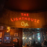 Foto scattata a The Lighthouse Café da Rose P. il 2/19/2023