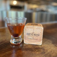 Photo prise au Rustic House Oyster Bar and Grill - San Carlos par Rose P. le4/5/2023