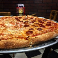 Foto tomada en Joe&amp;#39;s Brooklyn Pizza  por Paul S. el 1/9/2016