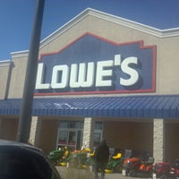 Photo taken at Lowe&#39;s Home Improvement by Kshe S. on 10/7/2012