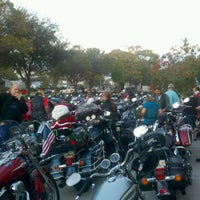 Foto tomada en Jim&#39;s Harley-Davidson of St. Petersburg  por Garry M. el 12/2/2012