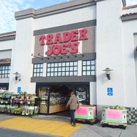 Photo taken at Trader Joe&amp;#39;s by Tomohiko Y. on 7/13/2018