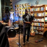 Foto tomada en The Octopus Literary Salon  por Trev ✌. el 3/18/2018
