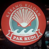 Photo taken at Kerang Kiloan Pak Rudi by Adi A. on 10/17/2014