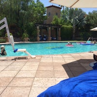 Foto tomada en Royal Palms Pool &amp;amp; Cabanas  por @AnnieOnline el 7/26/2014
