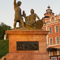 Photo taken at Памятник Минину и Пожарскому by Alexei B. on 7/6/2021