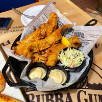 Photo taken at Bubba Gump Shrimp Co. by طارق on 10/9/2023