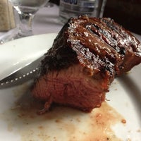 5/6/2013 tarihinde Miltos C.ziyaretçi tarafından Lee Hamilton Steak House'de çekilen fotoğraf