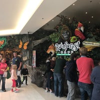 Photo taken at Rainforest Cafe by Shirleen L. on 10/21/2017
