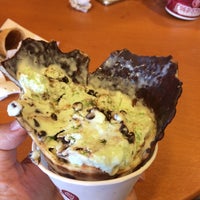 Photo taken at Cold Stone Creamery by Rocio C. on 7/7/2018
