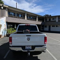 Photo taken at Stanford Motor Inn by Wouter B. on 9/25/2019