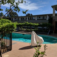 Photo taken at Stanford Motor Inn by Wouter B. on 9/25/2019