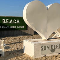 รูปภาพถ่ายที่ Sun Beach &amp;amp; Bar โดย Wendy C. เมื่อ 10/10/2021