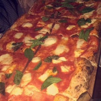 Foto tomada en Pizza Metro Pizza  por Yogini B. el 3/19/2016