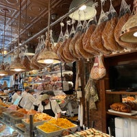 5/15/2022 tarihinde Mitchell L.ziyaretçi tarafından Milano Market'de çekilen fotoğraf