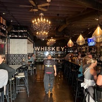 Foto tomada en The Whiskey House  por Vinnie el 10/3/2022
