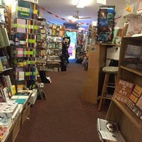 Foto scattata a Broadside Bookshop da GBK Gwyneth il 9/11/2016