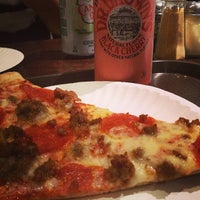 9/4/2013 tarihinde Melissa C. W.ziyaretçi tarafından Masterpiece Italian Pizzeria'de çekilen fotoğraf