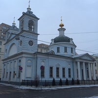 Photo taken at Храм Успения Пресвятой Богородицы На Могильцах by Сергей Ж. on 1/8/2018