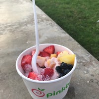Photo taken at Pinkberry by Duc N. on 7/9/2017