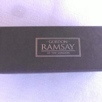 รูปภาพถ่ายที่ Gordon Ramsay at The London โดย Mei H. เมื่อ 9/25/2012