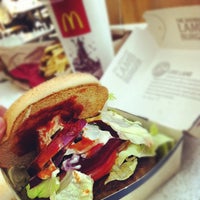 Photo taken at McDonald&amp;#39;s by Caramelatte ☆. on 9/30/2012