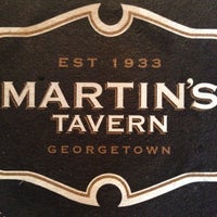 รูปภาพถ่ายที่ Martin&amp;#39;s Tavern โดย Ed F. เมื่อ 11/5/2012