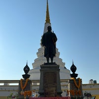 Photo taken at Wat Yannawa by CashCash on 2/11/2023