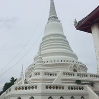 Photo taken at Wat Phra Samut Chedi by CashCash on 9/25/2021