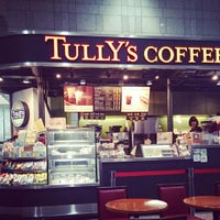Photo taken at TULLY&amp;#39;S COFFEE 都庁店 by Maki on 5/16/2013