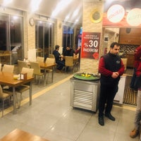 Photo taken at Zeynep Kamil Kokoreç by Recep E. on 2/24/2019