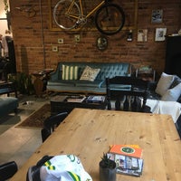 Foto diambil di Allo Vélo Café oleh Isabelle C. pada 9/24/2017