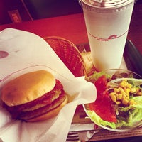 Photo taken at MOS Burger by 七味 ノ. on 3/28/2013