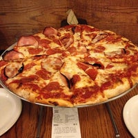 Das Foto wurde bei Bogey&amp;#39;s Pizza von Ricky C. am 1/20/2014 aufgenommen