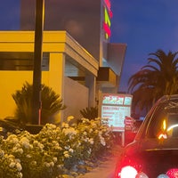 Photo taken at In-N-Out Burger by Ricky C. on 8/9/2023