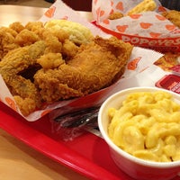 Photo taken at Popeyes Louisiana Kitchen by Chris H. on 2/24/2013